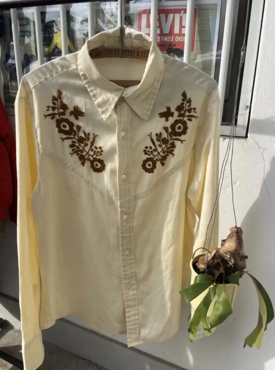 Vintage Floral Embroidered Western Shirt